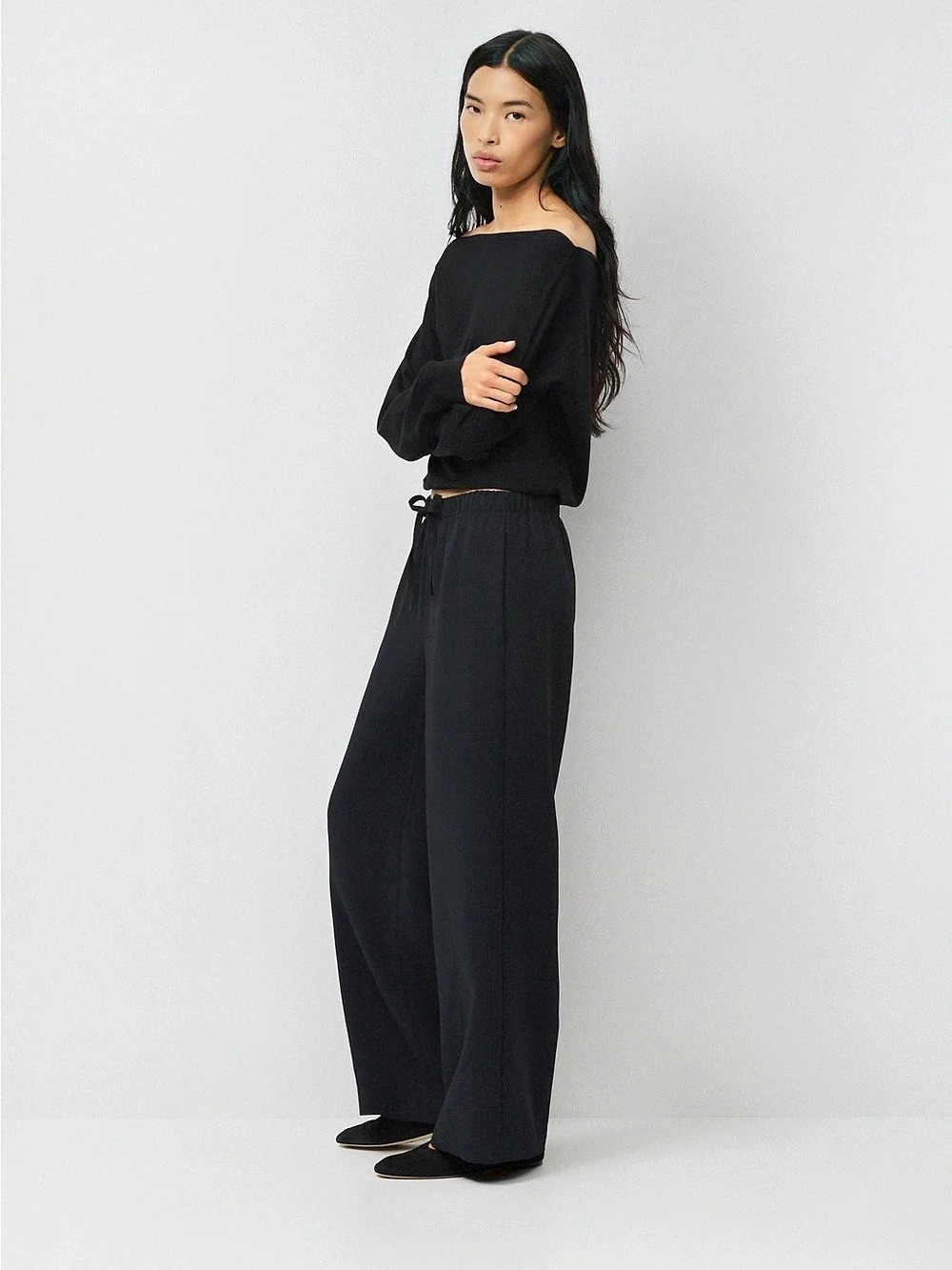 Aritzia Lodge Pants in Black Size Medium Short NWT